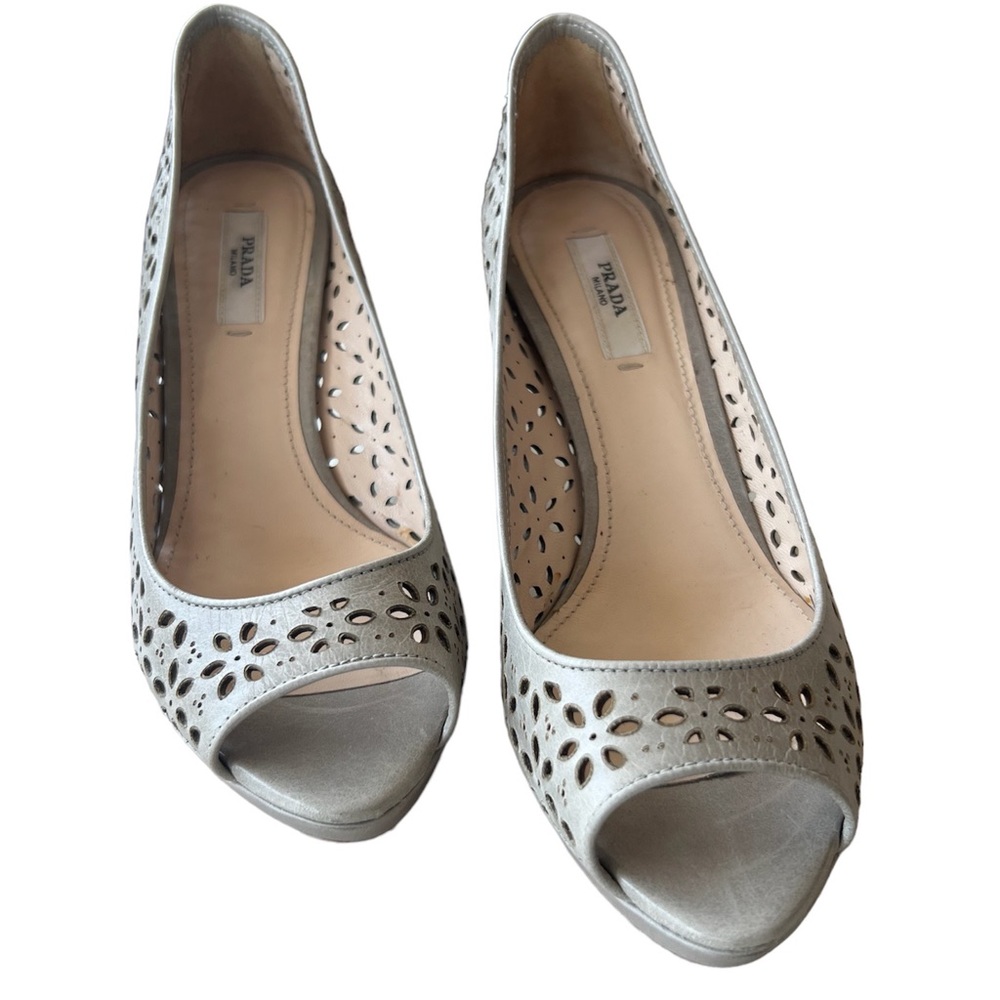 Prada Milano Decolte Powder Perforated Heels Pumps - Picture 2 of 12
